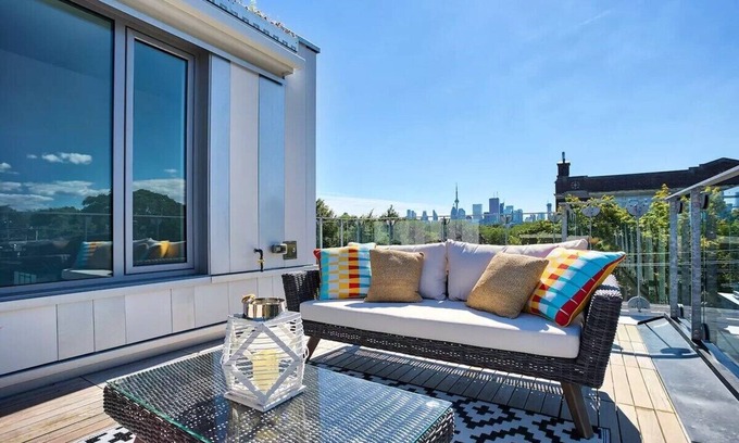 Riverside House | Designer Townhome | Downtown Toronto Views!