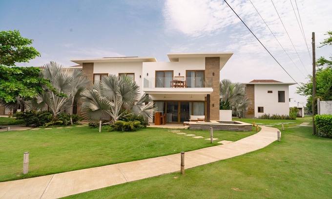 Monterrico Villa | Designer Villa with Private Jacuzzi