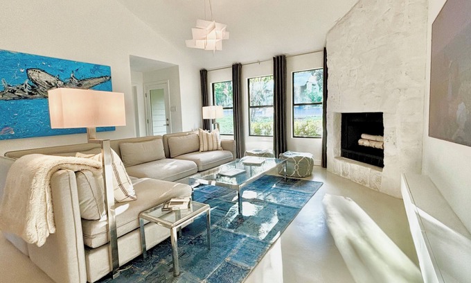 Austin House | Designer’s modern nature retreat in West Austin’s prestigious Eanes ISD