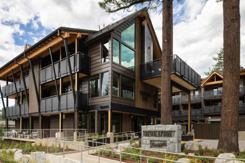 Lakeside Park Hotel | Desolation Hotel