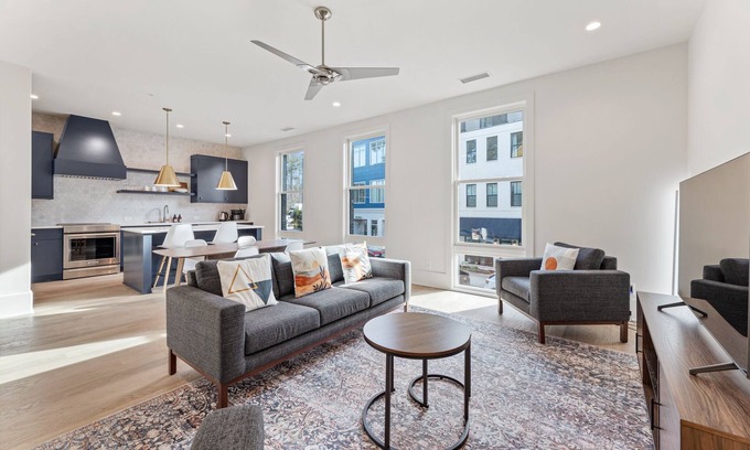 Palmetto Apartment | Desponia's Sanctuary