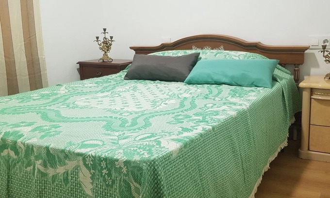 San Sebastian de los Reyes Ski Chalet | DETACHED HOUSE 6 BED. 2 BATHROOMS WELL CONNECTED TO AIRPORT AND MADRID CENTER