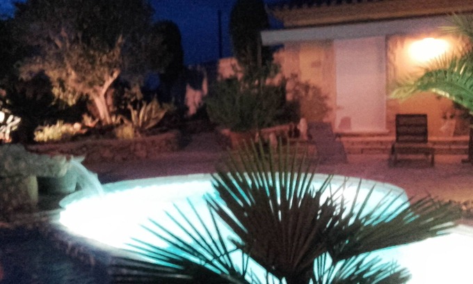 Jonquieres-Saint-Vincent House | Detached house/villa with private pool near pont du Gard