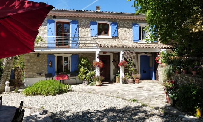 Savasse Apartment | Detached 3-star gîte in Provencal house.