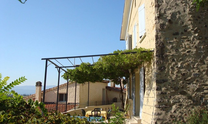 Theze House | Detached 3-star village house overlooking the Durance river.