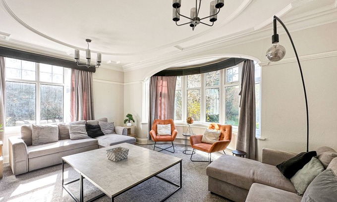 Thorpe Satchville House | Detached 5-Bed Home with Large Garden