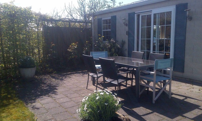 Groede House | Detached 6-person waterfront chalet in Groede. Enjoy peace, nature, spacious garden, modern kitchen and proximity to beach and village.