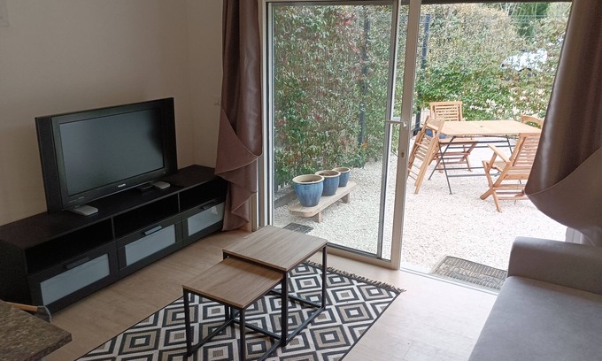 Lodeve House | Detached apartment house, located on the authors of Lodève.