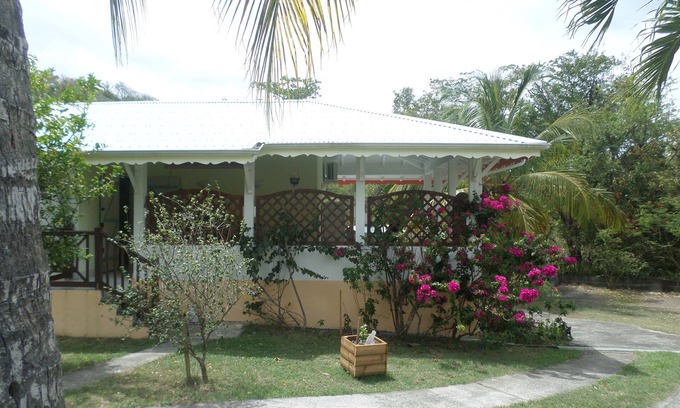 Bas Vent Villa | Detached apartment in villa