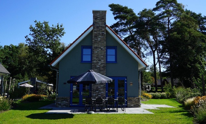 Lochem House | Detached bungalow on the water with 4 bedrooms