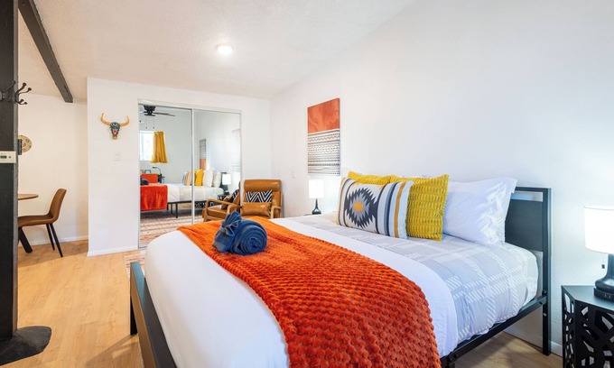 Nob Hill Apartment | Detached Casitas/Walk to UNM and Hospital/Full Kitchen/Fenced Yard/AC&Heat