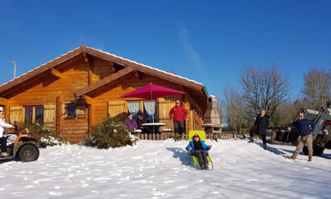 Sirod Ski Chalet | Detached chalet on a farm in the Jura