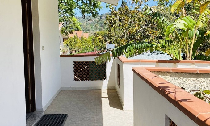 Coccorino Apartment | Detached cottage with sea view, 2 minutes from the beach - parking space.
