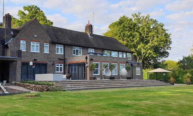 Maresfield House | Detached Country House Sleeps 10