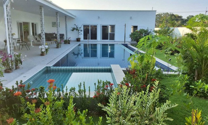 Nong Prue House | Detached exclusive pool villa, secluded, bars and restaurants. 5 min. by car