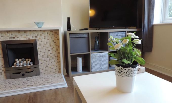 Aldershot House | Detached Farnborough Airport Accommodation