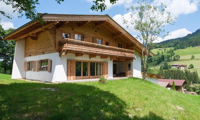 Grundau House | Detached group house close to the valley descent Ki-WestBahn