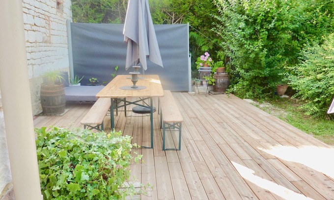 Villiers-sur-Tholon House | Detached house with large garden sleeps 13