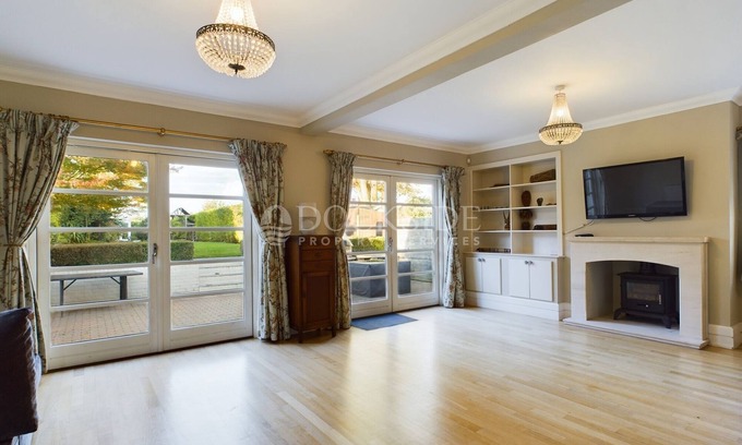 Rochester House | Detached Home close to wedding venues and Rochester, 35mins to London on train.