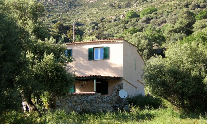 Montegrosso House | Detached house between sea and mountain