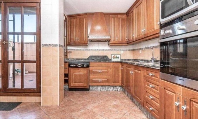 Plaza de Toros-Doctores-San Lazaro Apartment | Detached House in Granada