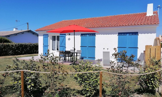 Barbatre House | Detached house near beach and shops