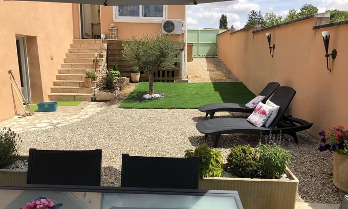 Villy Cottage | Detached house near Chablis with enclosed courtyard (Gîte)