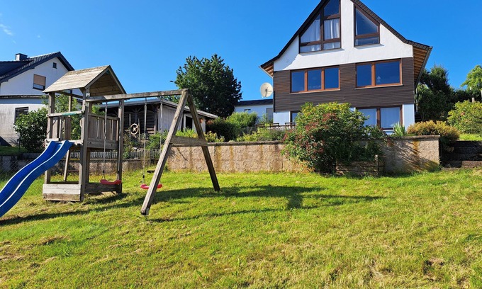 Schalkenmehren House | Detached house with idyllic lake view