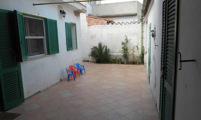 San Priamo House | Detached house with courtyard and terrace, near the sea. Ideal for families.