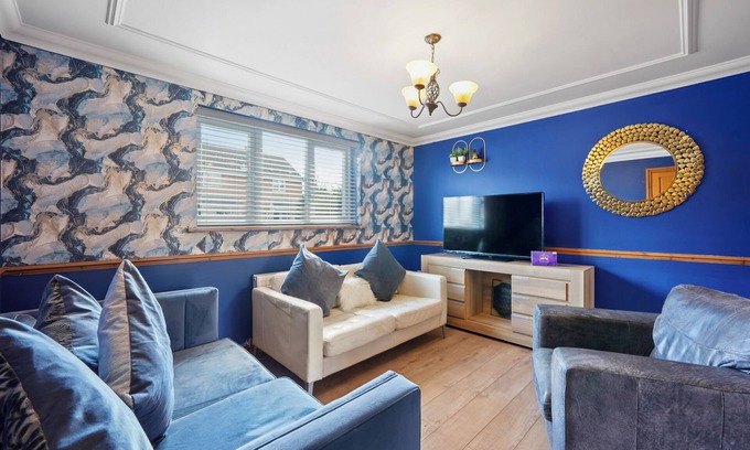 Willesborough House | Detached Luxe House in Ashford with Hot tub