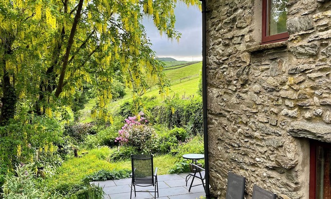 Kendal Cottage | Detached, romantic, homely barn. Peaceful with lovely views. Garden. New kitchen