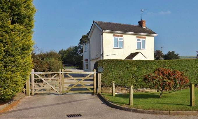 Leek Cottage | Detached Rural Cottage in Idyllic Location with 3 acre safe secure 6ft dog field