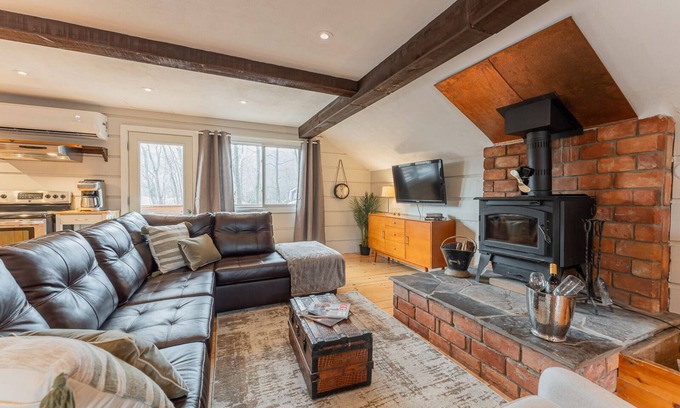 The Blue Mountains Cottage | Detached Spa Chalet & Concierge (1 Month min)