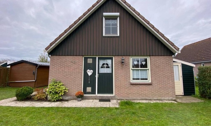 Oudeslius House | Detached vacation home for fishing and relaxing with boat and bicycles, pool