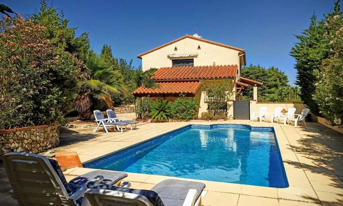 Laroque-des-Alberes Apartment | Detached Villa - spacious 1st floor apartment. Swimming pool with large terrace