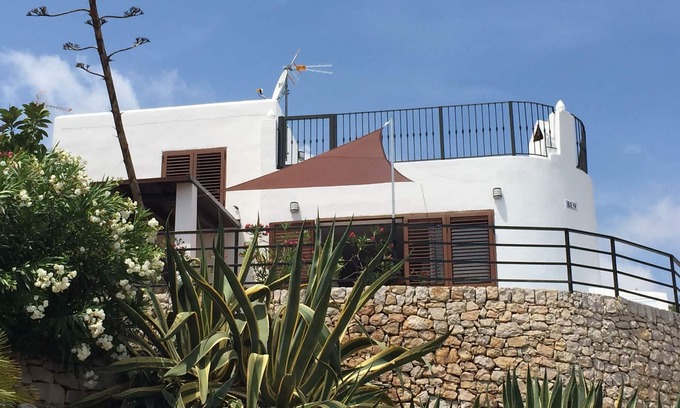 Peniscola Villa | Detached villa for 8 people with wifi and outdoor jacuzzi, with direct sea views