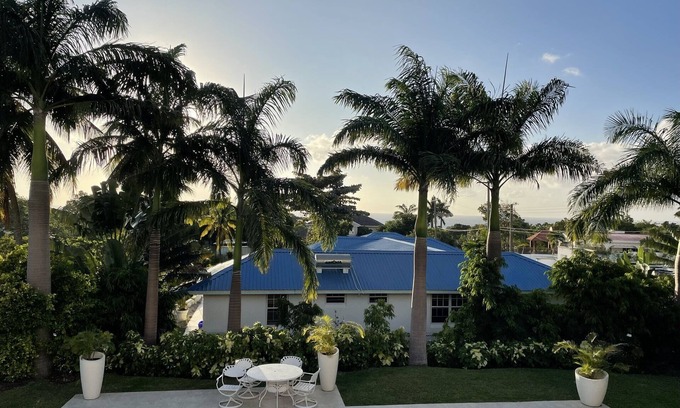 Halcyon Heights Villa | Detached villa, Holetown, private pool/garden near beach shops and restaurants