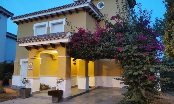 Torre-Pacheco Villa | Detached villa with heated pool golf view