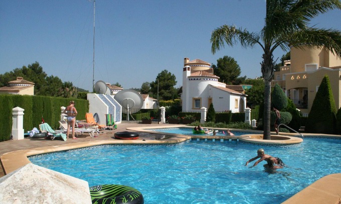 Pedreguer Villa | Detached villa with garden and communal pool