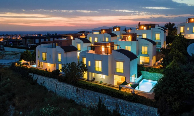 Kadnlar Denizi Mahallesi Villa | Detached Villa with Private Swimming Pool, and a Magnificent Panoramic Sea View