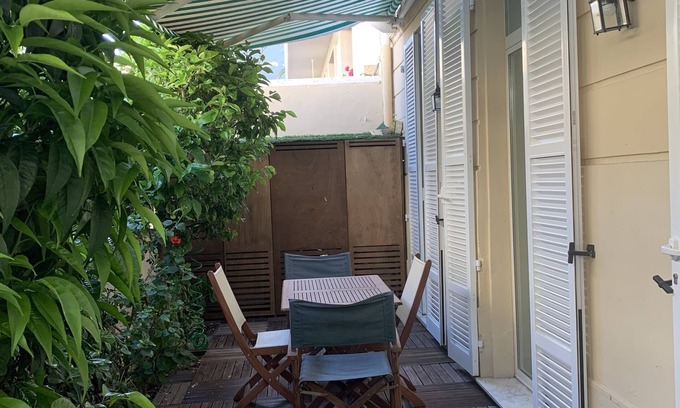 Les Fleurs Apartment | Deux Pièces Meublées Centre de Monaco , en Rez-de-chaussée de Jardin