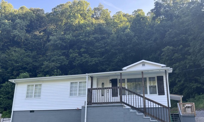 Newtown House | Devil Anse Off Road Lodging Hatfield & McCoy Trail House