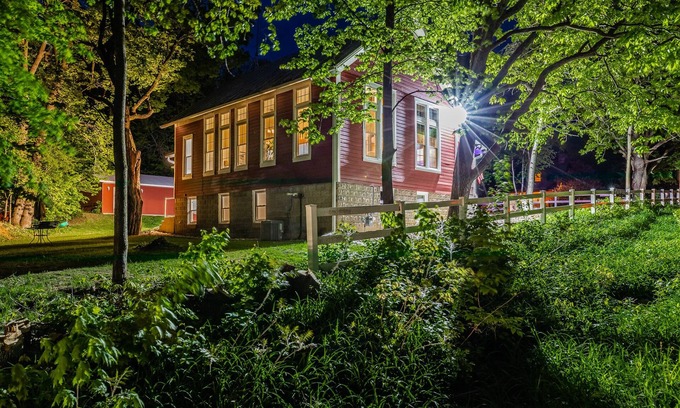 Baraboo House | DEVILS LAKE SCHOOL HOUSE , Walk to the Park and Tumbled Rock Micro Brewery