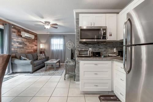 Old Seminole Heights House | Dexters Cottage Near Downtown and cafes