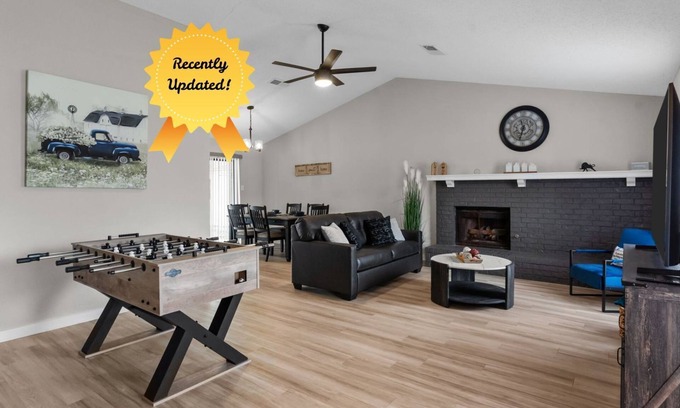 Flower Mound House | DFW Retreat Pool, Spa & Minutes to Dallas & Fort Worth