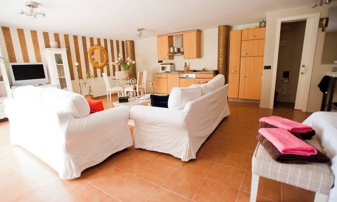 Dos Hermanas Apartment | Dhalia Vacation Home
