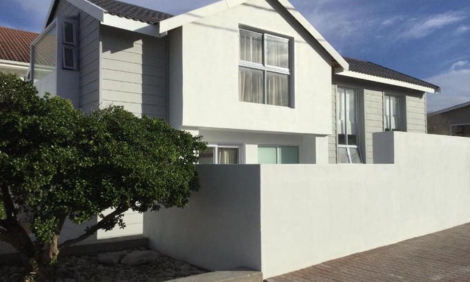 L'Agulhas Apartment | D’Hub guest cottage