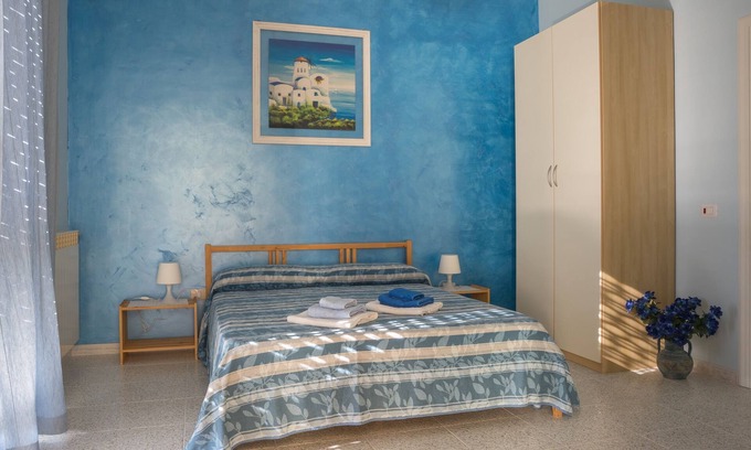 Rodio House | Di Bello House Blue Apartment