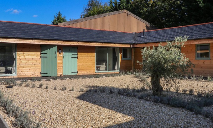 Aldermaston Wharf Apartment | DI NOTTE - NO. 5, pet friendly, with a garden in Goring-On-Thames