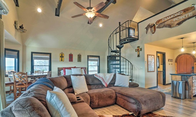 Diamond City Apartment | Diamond City Studio Cabin on Bull Shoals Lake